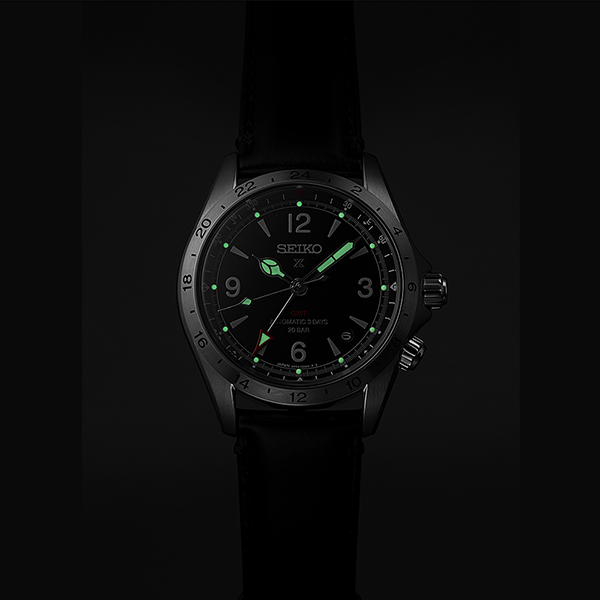 Alpinist GMT side